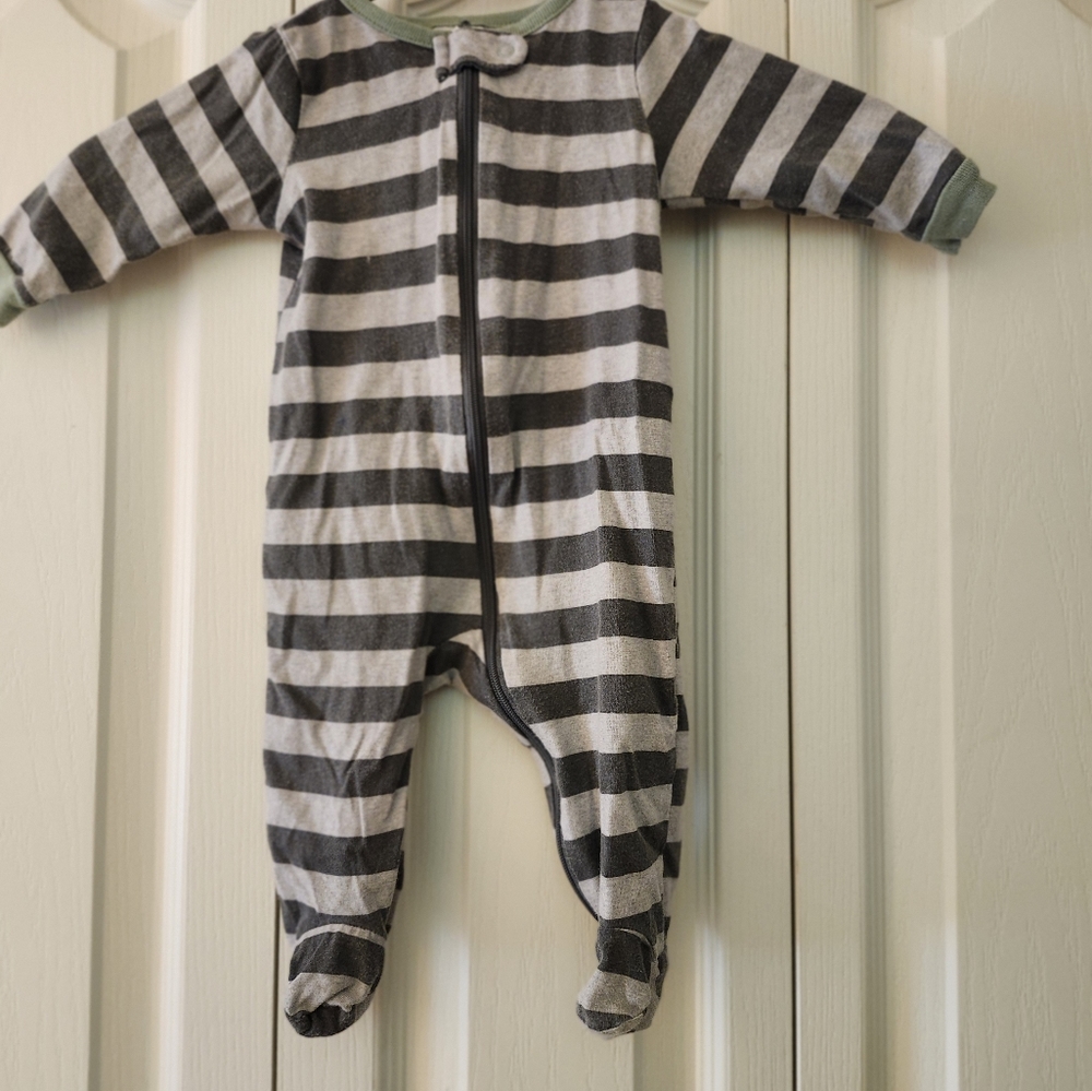 Gerber sleeper/ play outfit
